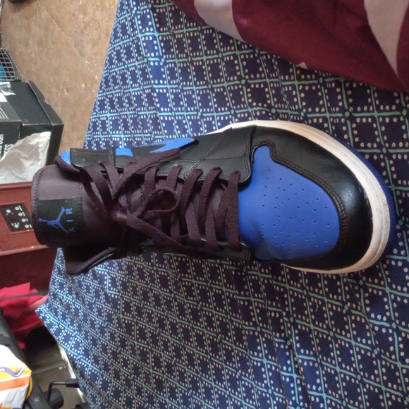 2020Air Jordan 1 Mid 'Black Hyper Royal' - Picture 3 of 4